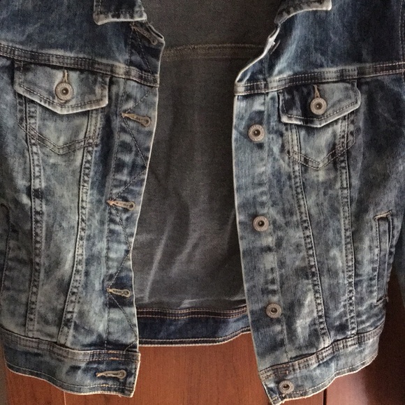 Women’s Arizona JeanCo short jean jacket - Picture 8 of 8